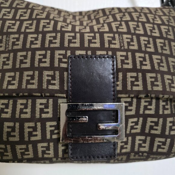 Authentic Fendi brown canvas signature FF Baguette Bag - Picture 2 of 15
